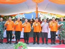 Simulasi SAR menghadapi ancaman gempa bumi dan tsunami di Desa Cikoneng, Kecamatan Anyar, Kabupaten Serang, Banten